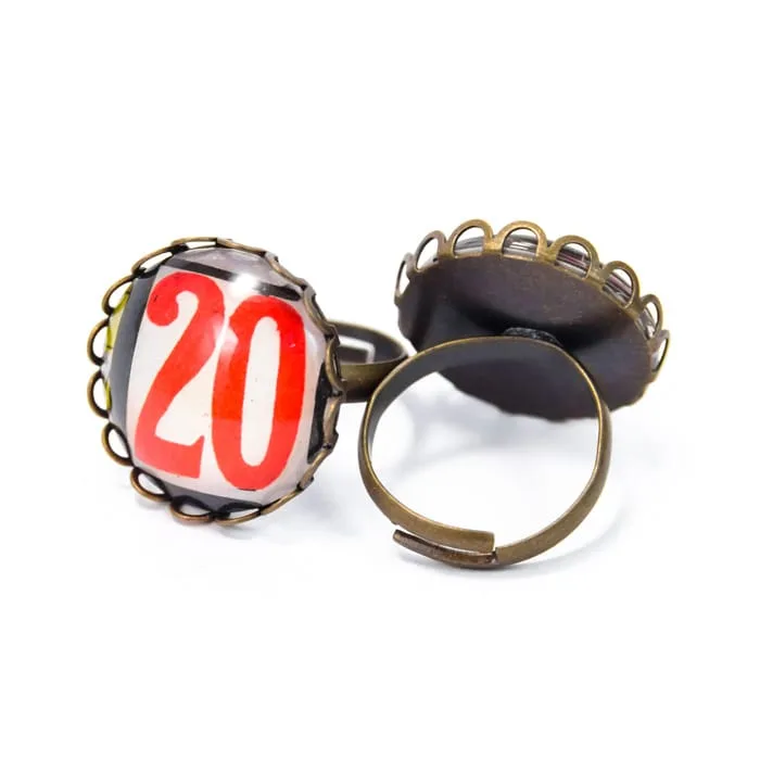 Bague numéro 20 rouge face