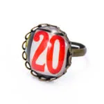 Bague numéro 20 rouge face