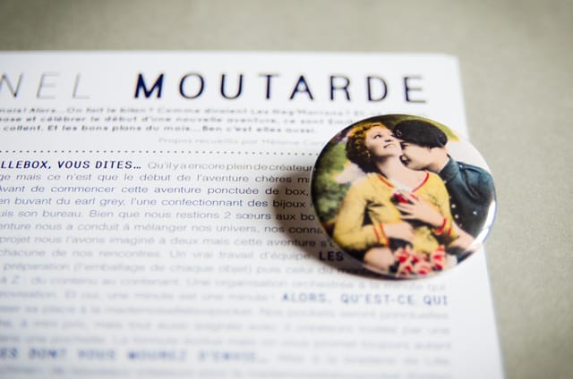 Le badge Assuna de la Mademoisellebox #10 Colonel Moutarde