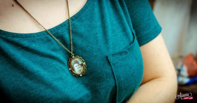 Sautoir vintage oval Agnès - shooting live de la collection boutons anciens