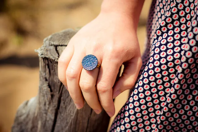 Assuna - Petite bague Apolline bleue - Look