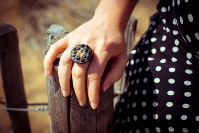 Grande bague Lucienne dorée look