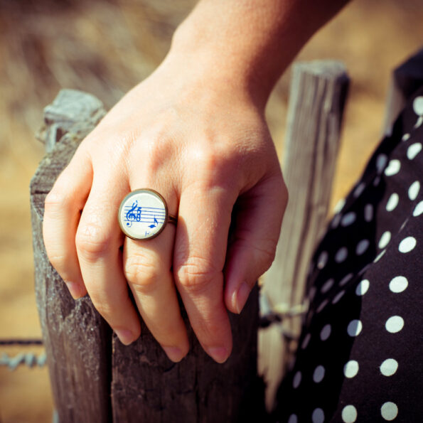 Bague partition ancienne clé de sol bleue look