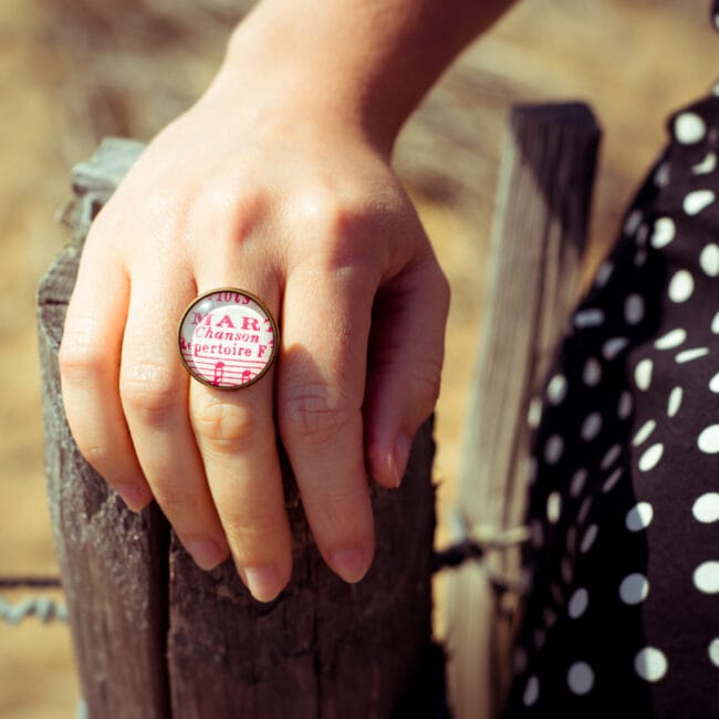 Bague partition ancienne notes roses chanson look