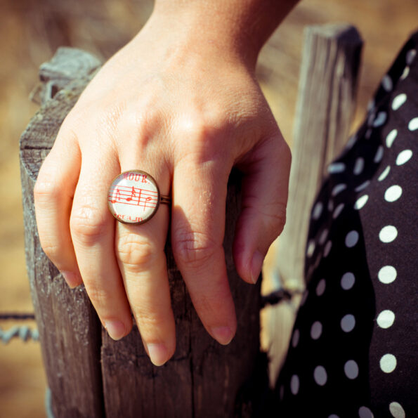 Bague partition ancienne notes rouges amour