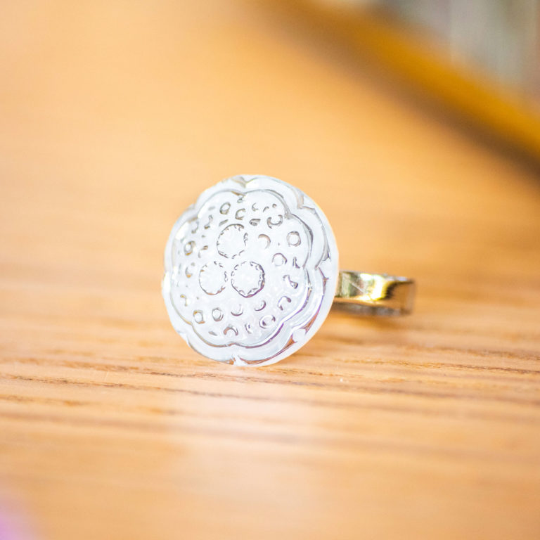 Assuna - zoom Petite bague Ombeline - Bague bouton ancien d'inspiration vintage