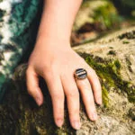 Assuna – Petite bague Constance – bouton ancien – inspiration vintage