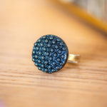 Assuna – Petite bague Bertille bleue – Petite bague bouton ancien d’inspiration vintage