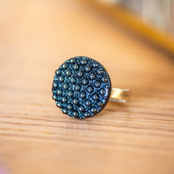 Assuna - zoom Petite bague Bertille bleue - Petite bague bouton ancien d'inspiration vintage