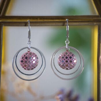 Assuna - Petites boucles Lunare Eugénie rose - inspiration vintage