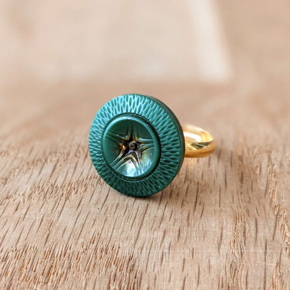 Assuna - Petite bague Arielle - Bague bouton ancien d'inspiration vintage