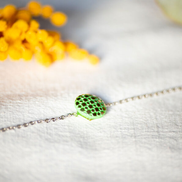 Assuna - Bracelet chaîne simple Eugénie vert - bouton ancien 1940