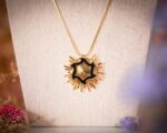 Assuna – Collier Solare Marcelle – Bijou bouton ancien bijou soleil vintage 1920