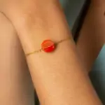 assuna-etoile-bracelet-chaine-simple-bouton-ancien-georgette-orange-look-01-web