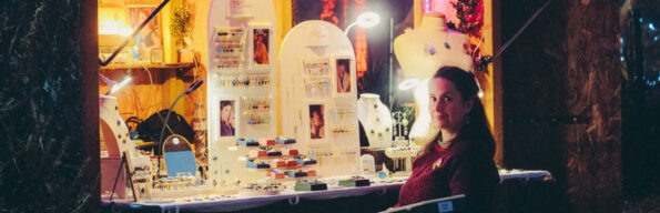 Assuna - bijoux boutons anciens vintage au Marché de Noël de Tiffauges 2024
