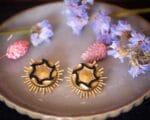 Assuna – Boucles Solare Marcelle – Bijou bouton-ancien soleil 1920