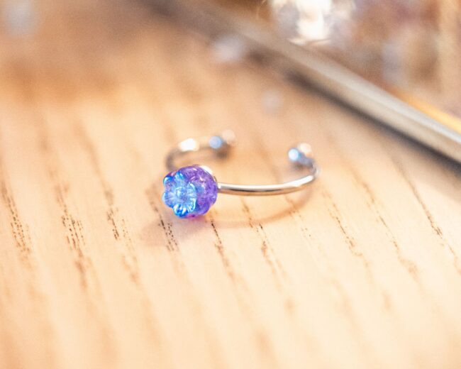 Bague fine Sophiana bleue et argentée - Assuna - Bague réglable d'inspiration vintage - bague bouton ancien 1940 bague superposable