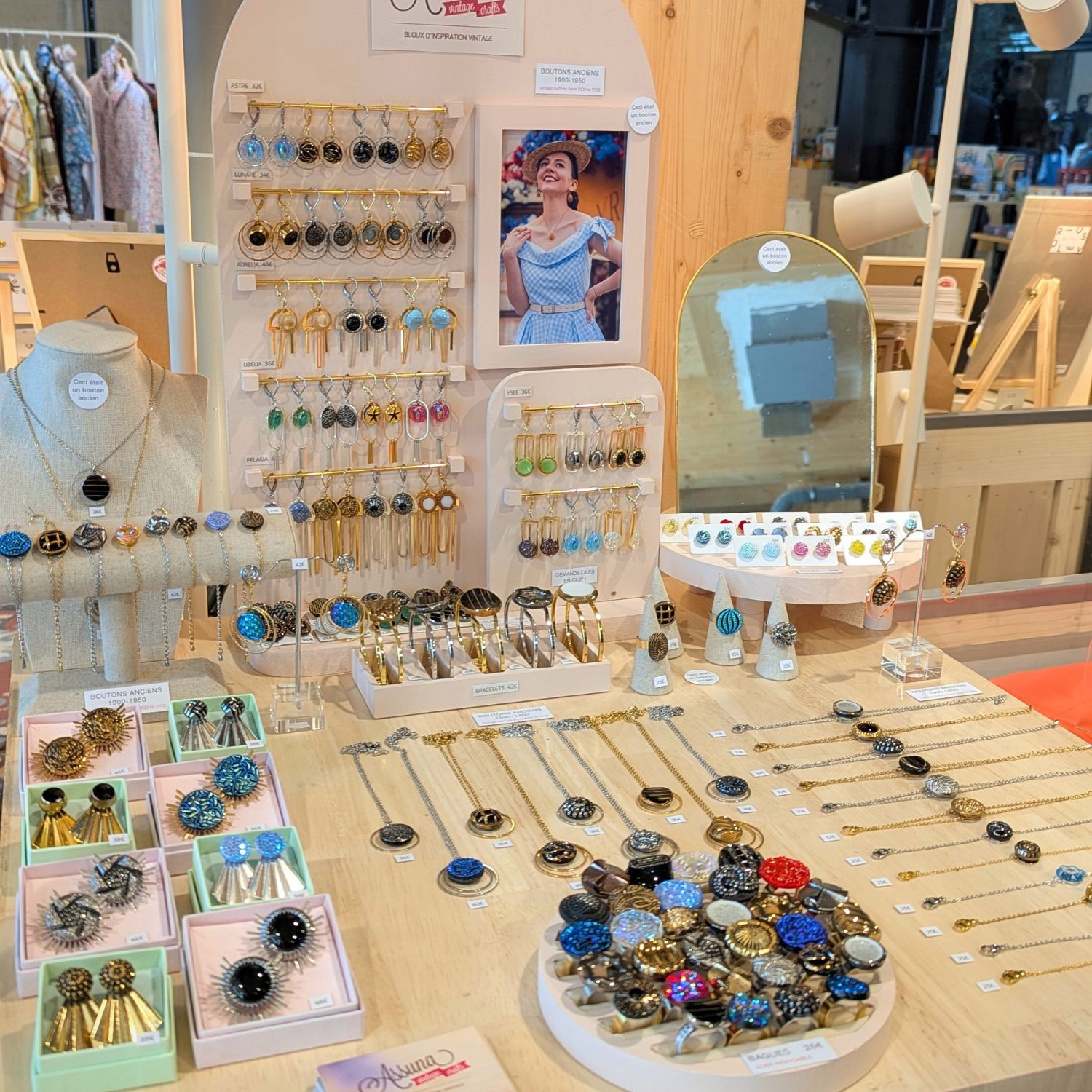 Assuna Vintage Crafts - Point de vente - Boutique de créateurs et fripes The Gros Marché dans Communale à Saint-Ouen-sur-Seine Assuna Vintage Crafts - Point de vente - Boutique de créateurs et fripes The Gros Marché dans Communale à Saint-Ouen-sur-Seine