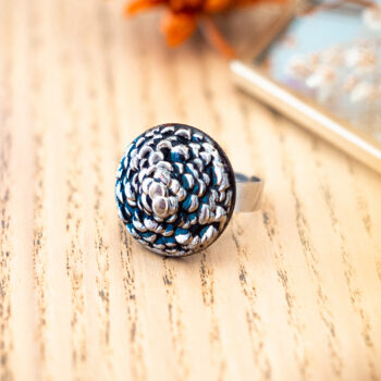 Grande bague Aliénor argentée - Assuna Vintage Crafts - bague argentée style rétro, bague art déco, bague vintage argenté pour femme, bijoux bagues rétro argentés faits main en pièce unique, bague au style rétro, bague vintage fait main, bague cadeau