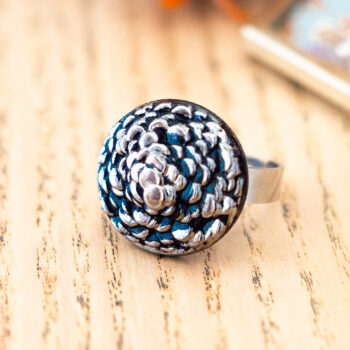 Grande bague Aliénor argentée - Assuna Vintage Crafts - bague argentée style rétro, bague art déco, bague vintage argenté pour femme, bijoux bagues rétro argentés faits main en pièce unique, bague au style rétro, bague vintage fait main, bague cadeau