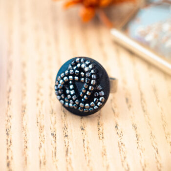 Grande bague Berthe argentée - Assuna Vintage Crafts - bague argentée style rétro, bague art déco, bague vintage argenté pour femme, bijoux bagues rétro argentés faits main en pièce unique, bague au style rétro, bague vintage fait main, bague cadeau