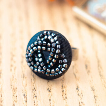 Grande bague Berthe argentée - Assuna Vintage Crafts - bague argentée style rétro, bague art déco, bague vintage argenté pour femme, bijoux bagues rétro argentés faits main en pièce unique, bague au style rétro, bague vintage fait main, bague cadeau