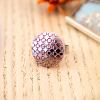 Grande bague Eugénie rose - Assuna Vintage Crafts - bague argentée style rétro, bague art déco, bague vintage argenté pour femme, bijoux bagues rétro argentés faits main en pièce unique, bague au style rétro, bague vintage fait main, bague cadeau