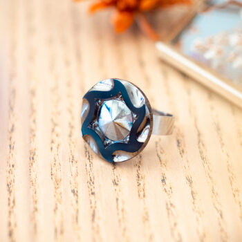 Grande bague Marcelle argentée - Assuna Vintage Crafts - bague argentée style rétro, bague art déco, bague vintage argenté pour femme, bijoux bagues rétro argentés faits main en pièce unique, bague au style rétro, bague vintage fait main, bague cadeau