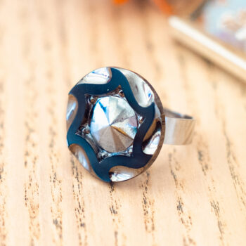 Grande bague Marcelle argentée - Assuna Vintage Crafts - bague argentée style rétro, bague art déco, bague vintage argenté pour femme, bijoux bagues rétro argentés faits main en pièce unique, bague au style rétro, bague vintage fait main, bague cadeau