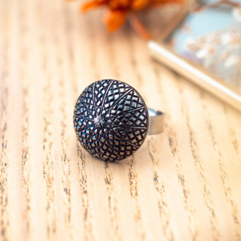 Grande bague Victoire - Assuna Vintage Crafts - bague argentée style rétro, bague art déco, bague vintage argenté pour femme, bijoux bagues rétro argentés faits main en pièce unique, bague au style rétro, bague vintage fait main, bague cadeau