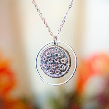 Collier Astre Aurore argentée - Assuna Vintage Crafts - collier argenté style rétro, collier art déco, collier vintage argenté pour femme, bijoux collier rétro argentés faits main en pièce unique, collier au style rétro, collier vintage fait main, collier cadeau