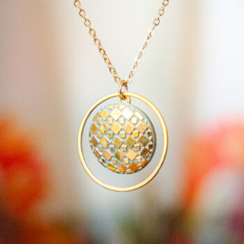 Collier Astre Eugénie kaki - Assuna Vintage Crafts - collier doré style rétro, collier art déco, collier vintage doré pour femme, bijoux collier rétro dorés faits main en pièce unique, collier au style rétro, collier vintage fait main, collier cadeau