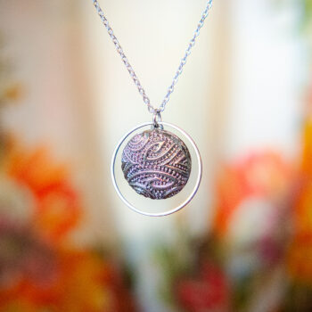 Collier Astre Garance argentée - Assuna Vintage Crafts - collier argenté style rétro, collier art déco, collier vintage argenté pour femme, bijoux collier rétro argentés faits main en pièce unique, collier au style rétro, collier vintage fait main, collier cadeau