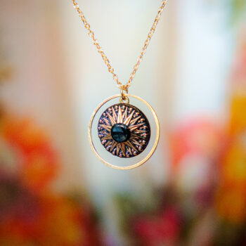 Collier Astre Léontine dorée - Assuna Vintage Crafts - collier doré style rétro, collier art déco, collier vintage doré pour femme, bijoux collier rétro dorés faits main en pièce unique, collier au style rétro, collier vintage fait main, collier cadeau