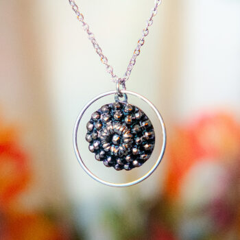 Collier Astre Marthe argentée - Assuna Vintage Crafts - collier argenté style rétro, collier art déco, collier vintage argenté pour femme, bijoux collier rétro argentés faits main en pièce unique, collier au style rétro, collier vintage fait main, collier cadeau