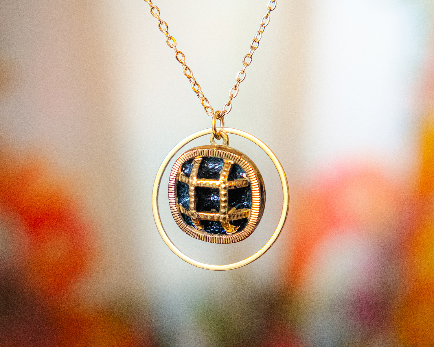 Collier Astre Paulette dorée - Assuna Vintage Crafts - collier doré style rétro, collier art déco, collier vintage doré pour femme, bijoux collier rétro dorés faits main en pièce unique, collier au style rétro, collier vintage fait main, collier cadeau Collier Astre Paulette dorée - Assuna Vintage Crafts - collier doré style rétro, collier art déco, collier vintage doré pour femme, bijoux collier rétro dorés faits main en pièce unique, collier au style rétro, collier vintage fait main, collier cadeau