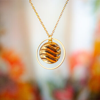 Collier Astre Simone dorée - Assuna Vintage Crafts - collier doré style rétro, collier art déco, collier vintage doré pour femme, bijoux collier rétro dorés faits main en pièce unique, collier au style rétro, collier vintage fait main, collier cadeau