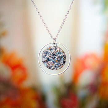 Collier Astre Vera argentée - Assuna Vintage Crafts - collier argenté style rétro, collier art déco, collier vintage argenté pour femme, bijoux collier rétro argentés faits main en pièce unique, collier au style rétro, collier vintage fait main, collier cadeau