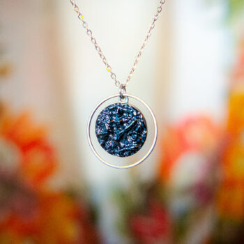 Collier Astre Vera bleue - Assuna Vintage Crafts - collier argenté style rétro, collier art déco, collier vintage argenté pour femme, bijoux collier rétro argentés faits main en pièce unique, collier au style rétro, collier vintage fait main, collier cadeau