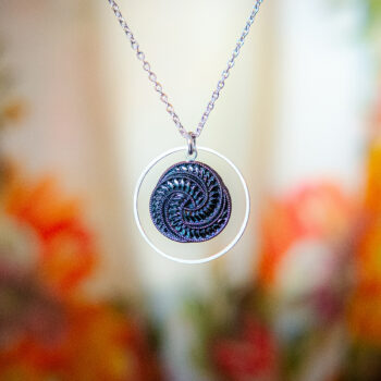 Collier Astre Zelda bleue - Assuna Vintage Crafts - collier argenté style rétro, collier art déco, collier vintage argenté pour femme, bijoux collier rétro argentés faits main en pièce unique, collier au style rétro, collier vintage fait main, collier cadeau