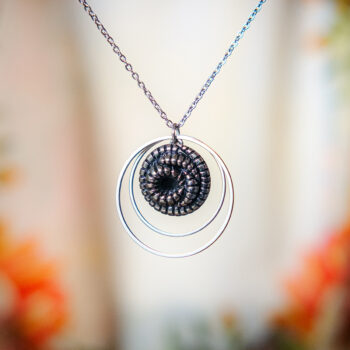 Collier Lunare Faustine argentée - Assuna Vintage Crafts - collier argenté style rétro, collier art déco, collier vintage argenté pour femme, bijoux collier rétro argentés faits main en pièce unique, collier au style rétro, collier vintage fait main, collier cadeau