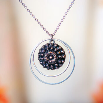 Collier Lunare Marthe argentée - Assuna Vintage Crafts - collier argenté style rétro, collier art déco, collier vintage argenté pour femme, bijoux collier rétro argentés faits main en pièce unique, collier au style rétro, collier vintage fait main, collier cadeau