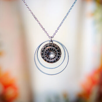 Collier Lunare Mathilde argentée - Assuna Vintage Crafts - collier argenté style rétro, collier art déco, collier vintage argenté pour femme, bijoux collier rétro argentés faits main en pièce unique, collier au style rétro, collier vintage fait main, collier cadeau