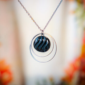 Collier Lunare Simone bleu noir - Assuna Vintage Crafts - collier argenté style rétro, collier art déco, collier vintage argenté pour femme, bijoux collier rétro argentés faits main en pièce unique, collier au style rétro, collier vintage fait main, collier cadeau