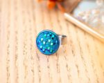 Petite bague Cécile bleu sirène - Assuna Vintage Crafts - bague argentée style rétro, bague art déco, bague vintage argenté pour femme, bijoux bagues rétro argentés faits main en pièce unique, bague au style rétro, bague vintage fait main, bague cadeau
