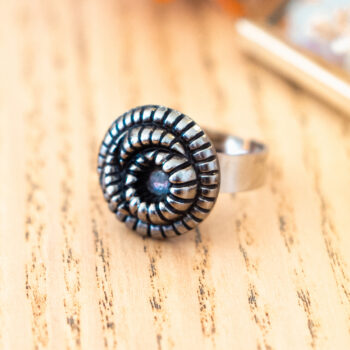 Petite bague Faustine - Assuna Vintage Crafts - bague argentée style rétro, bague art déco, bague vintage argenté pour femme, bijoux bagues rétro argentés faits main en pièce unique, bague au style rétro, bague vintage fait main, bague cadeau