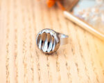 Petite bague Gina – Assuna Vintage Crafts – bague argentée style rétro, bague art déco, bague vintage argenté pour femme, bijoux bagues rétro argentés faits main en pièce unique, bague au style rétro, bague vintage fait main, bague cadeau