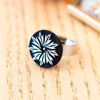 Petite bague Octavie - Assuna Vintage Crafts - bague argentée style rétro, bague art déco, bague vintage argenté pour femme, bijoux bagues rétro argentés faits main en pièce unique, bague au style rétro, bague vintage fait main, bague cadeau