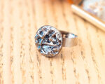 Petite bague Vera – Assuna Vintage Crafts – bague argentée style rétro, bague art déco, bague vintage argenté pour femme, bijoux bagues rétro argentés faits main en pièce unique, bague au style rétro, bague vintage fait main, bague cadeau
