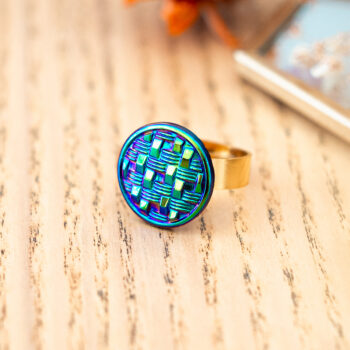 Petite bague Cécile bleu sirène - Assuna Vintage Crafts - bague dorée style rétro, bague art déco, bague vintage doré pour femme, bijoux bagues rétro dorés faits main en pièce unique, bague au style rétro, bague vintage fait main, bague cadeau